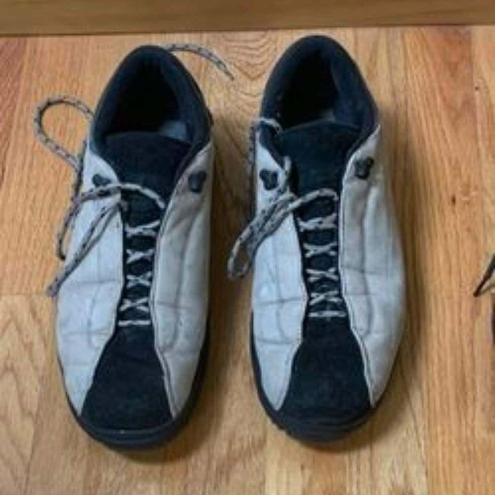 Mens Merrell shoes. Beige and black